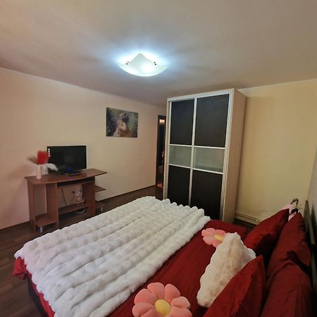 Apartament Red & Yellow Slanic-Moldova Bagian luar foto