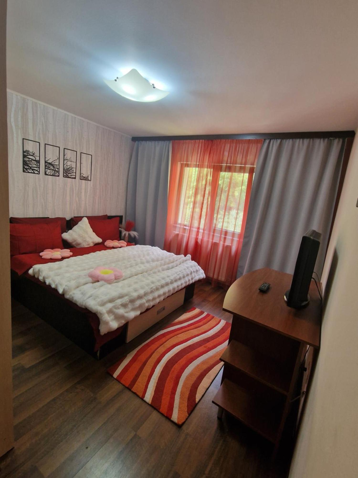 Apartament Red & Yellow Slanic-Moldova Bagian luar foto