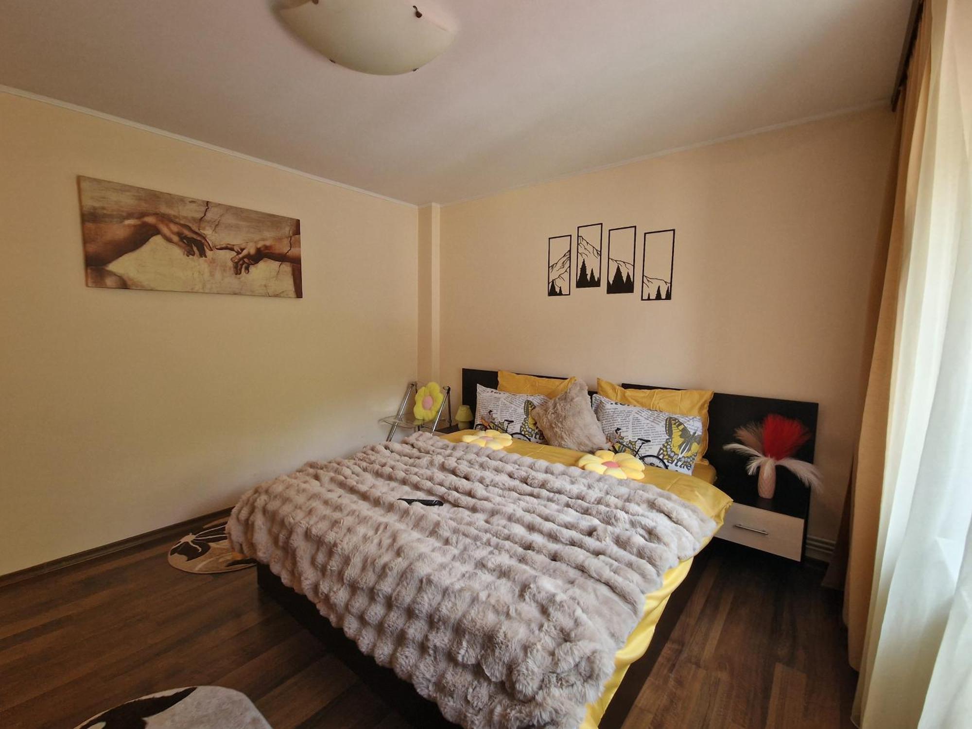 Apartament Red & Yellow Slanic-Moldova Bagian luar foto