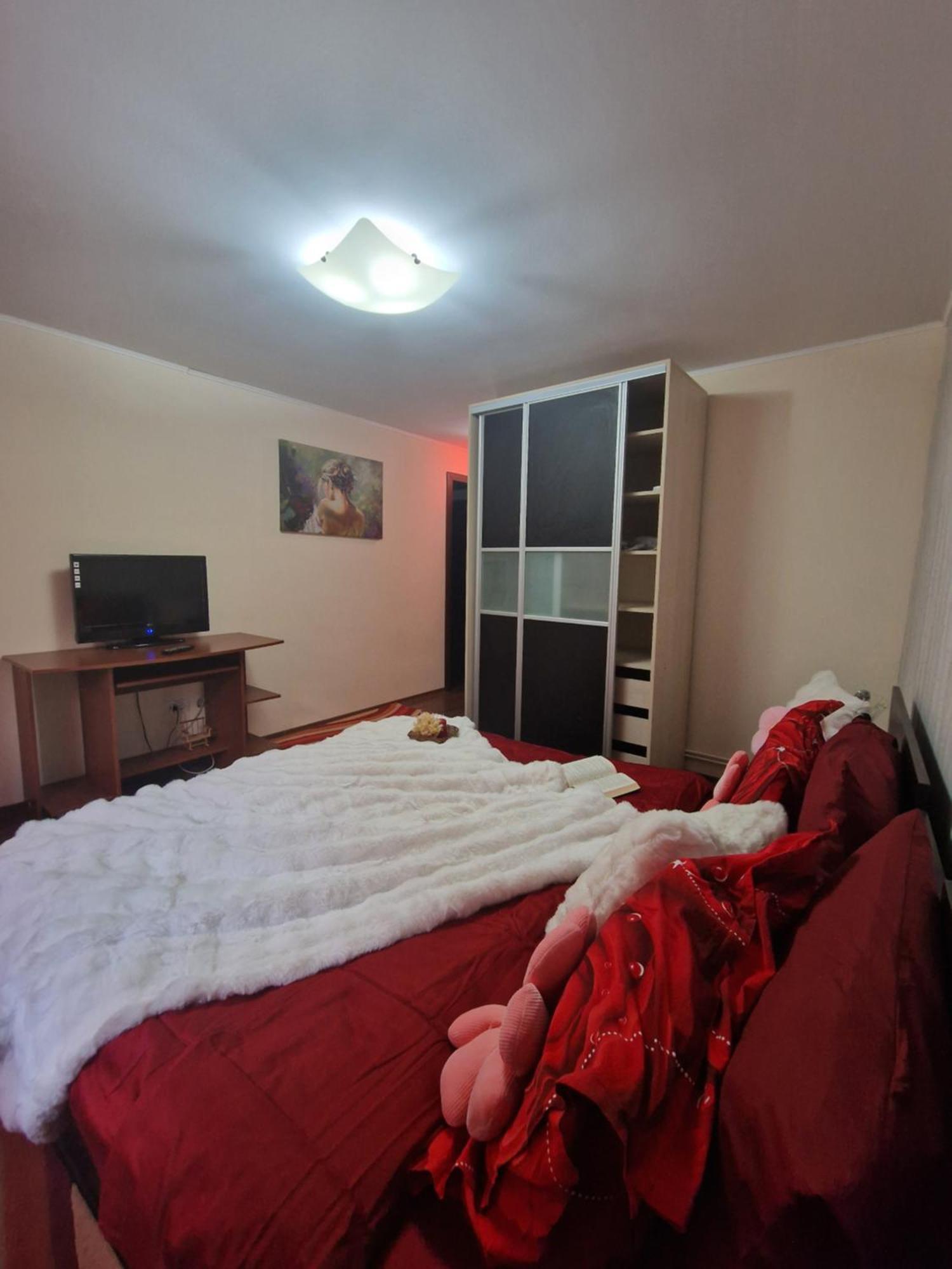 Apartament Red & Yellow Slanic-Moldova Bagian luar foto