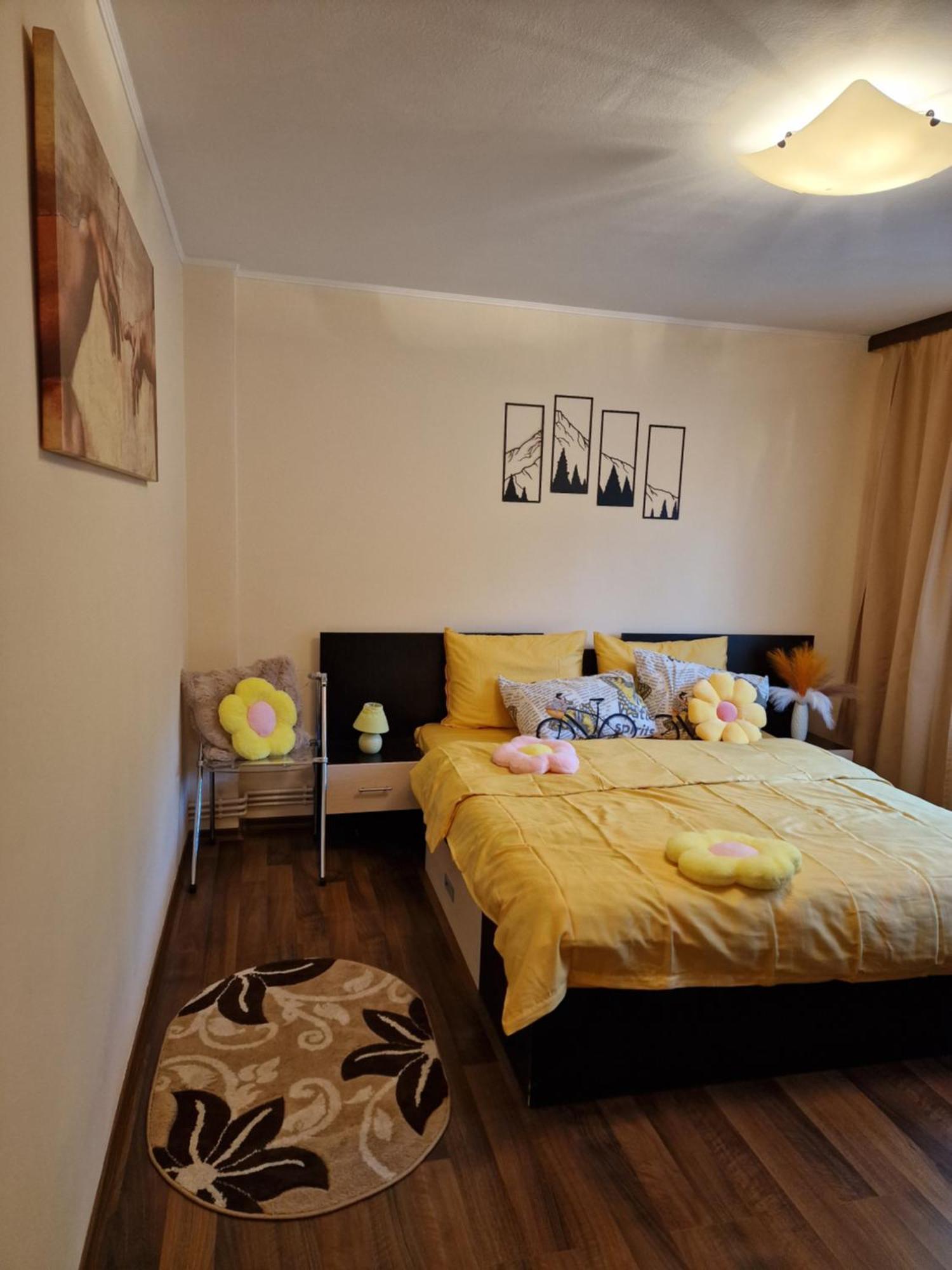 Apartament Red & Yellow Slanic-Moldova Ruang foto
